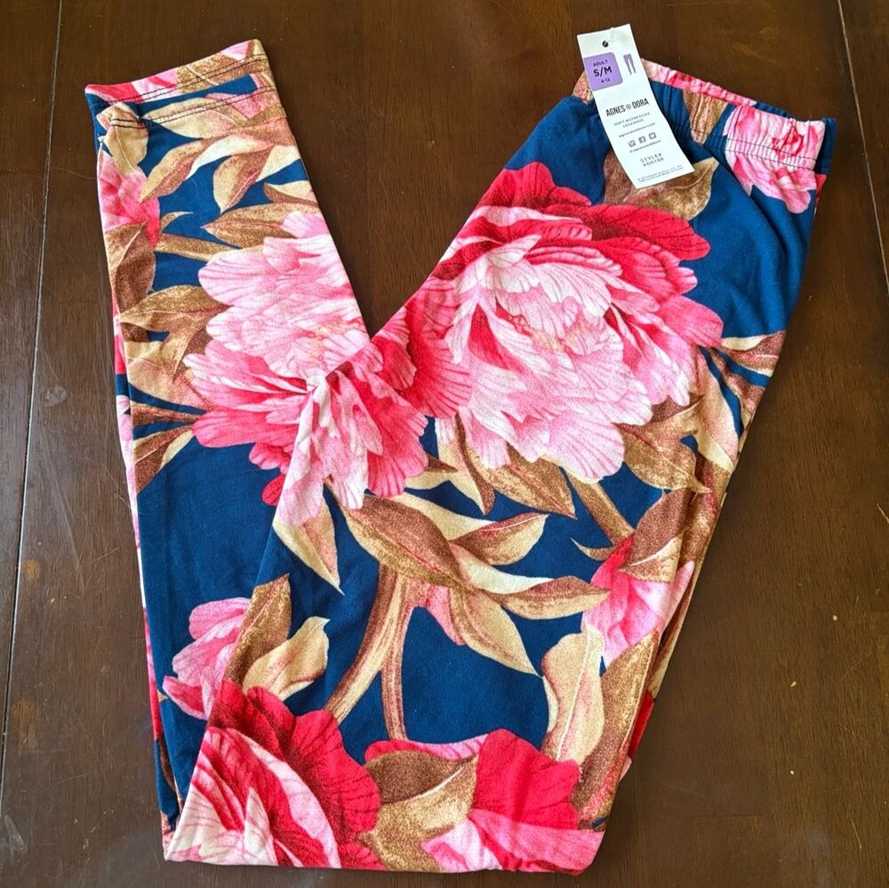 Woman's leggings floral flowers blue pink gold garden hydrangea hippy vintage